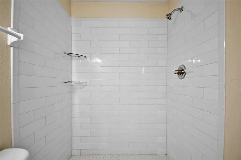 Active With Contract: $1,550 (3 beds, 2 baths, 1250 Square Feet)