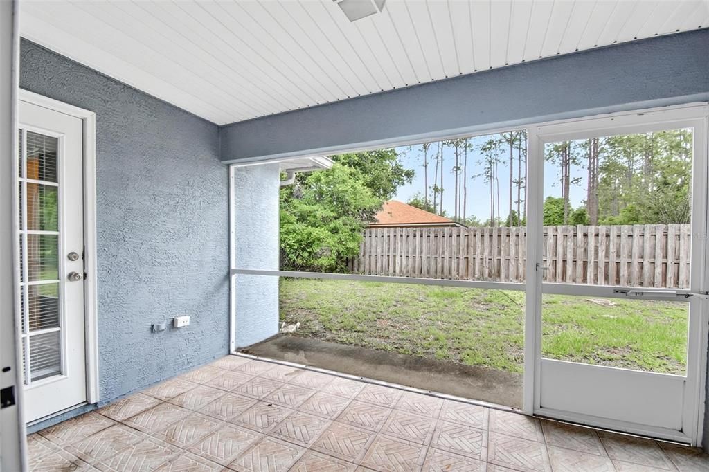 Active With Contract: $1,550 (3 beds, 2 baths, 1250 Square Feet)