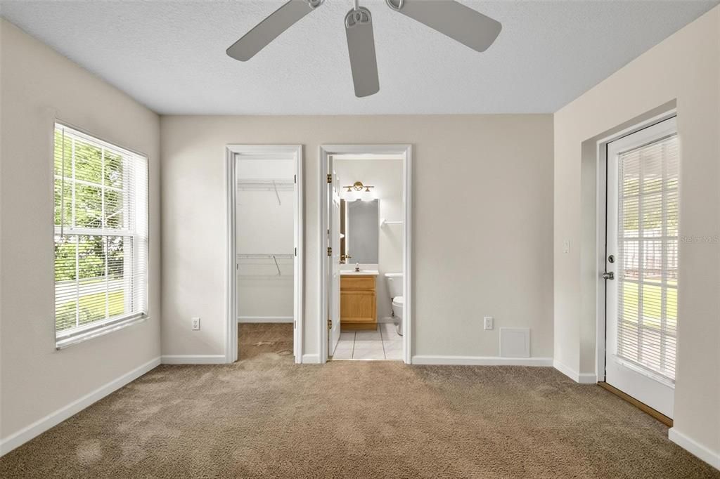 Active With Contract: $1,550 (3 beds, 2 baths, 1250 Square Feet)