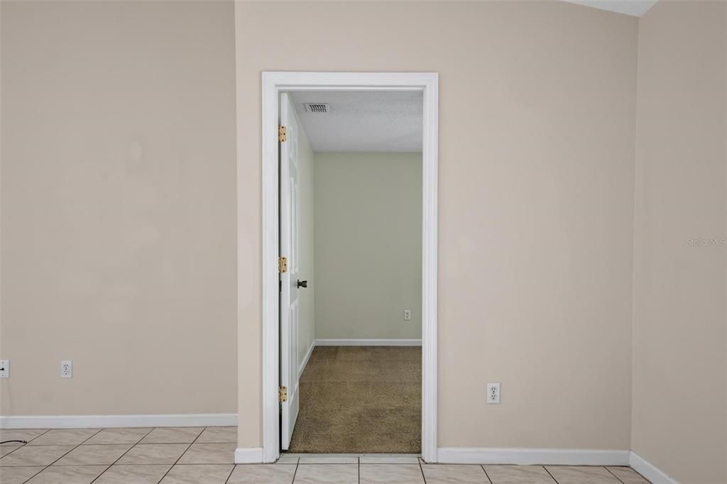 Active With Contract: $1,550 (3 beds, 2 baths, 1250 Square Feet)