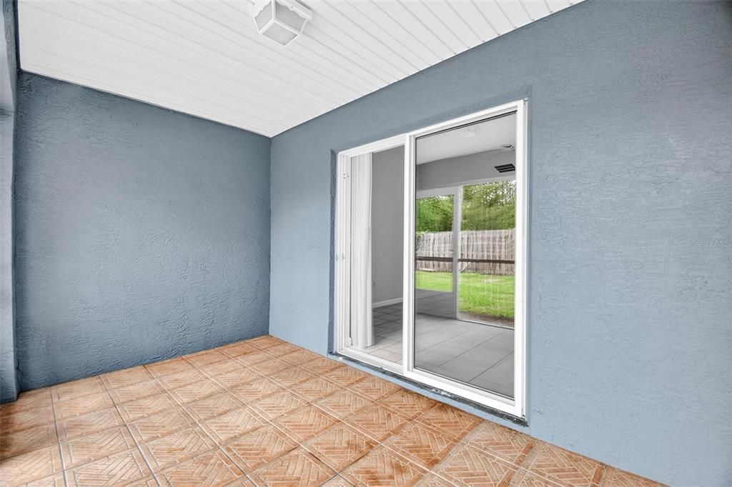 Active With Contract: $1,550 (3 beds, 2 baths, 1250 Square Feet)