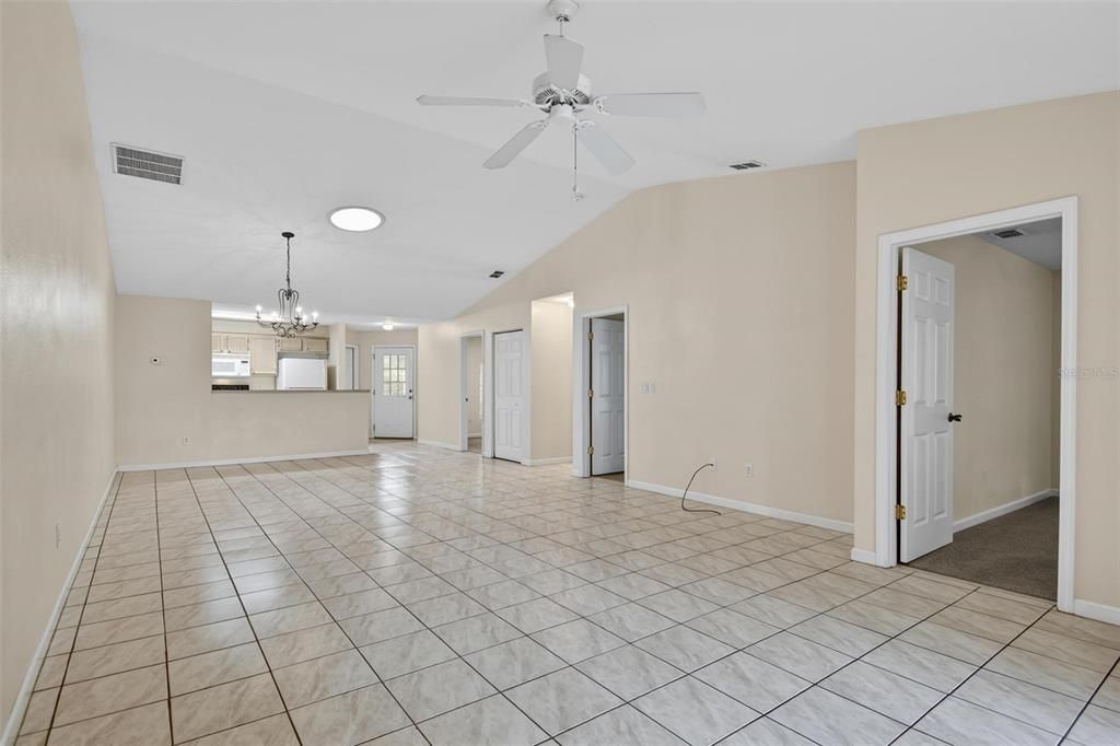 Active With Contract: $1,550 (3 beds, 2 baths, 1250 Square Feet)