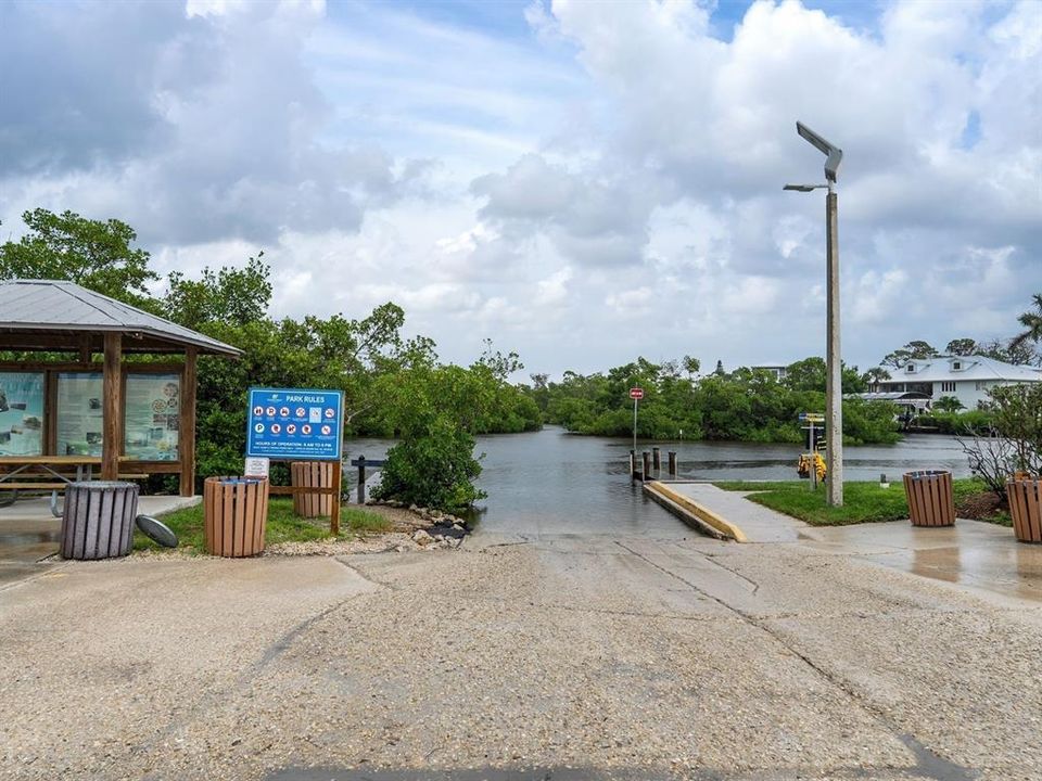 На продажу: $35,000 (0.19 acres)