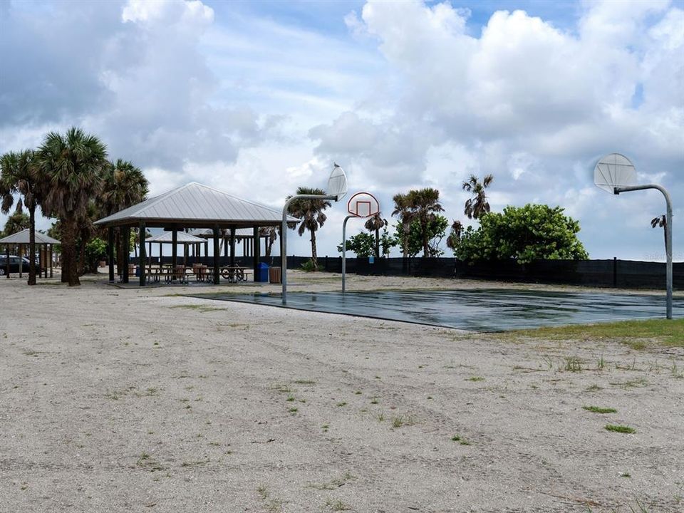 На продажу: $35,000 (0.19 acres)