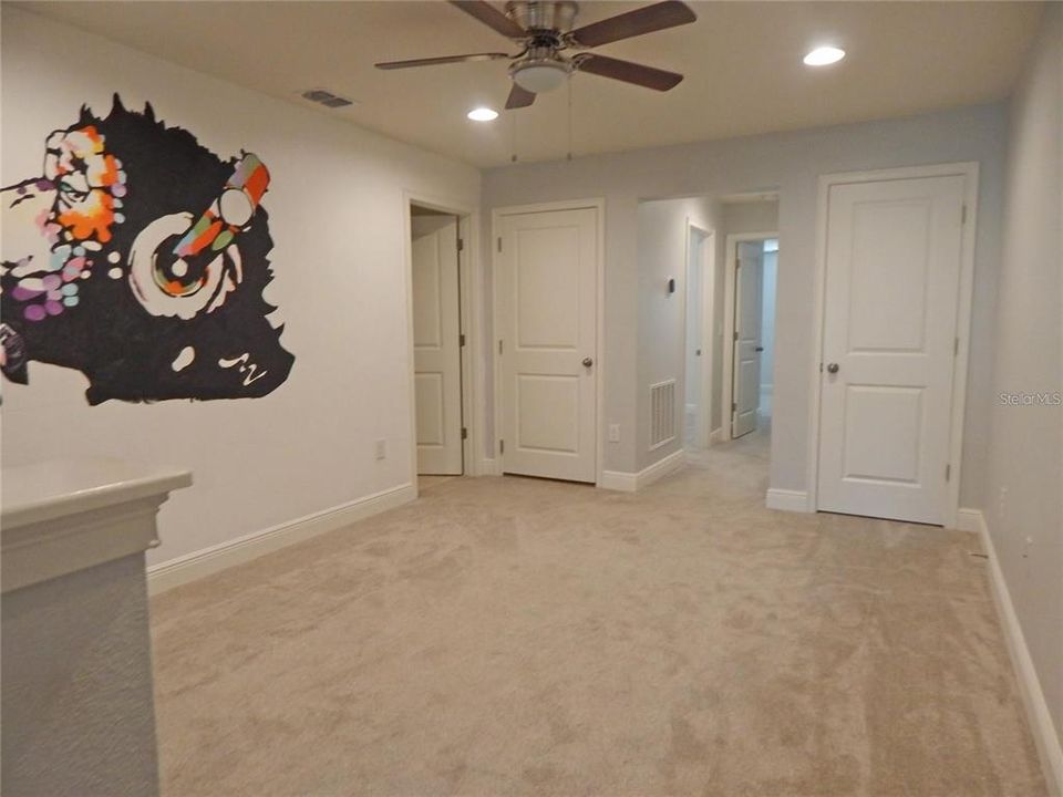 For Rent: $2,275 (3 beds, 2 baths, 1716 Square Feet)