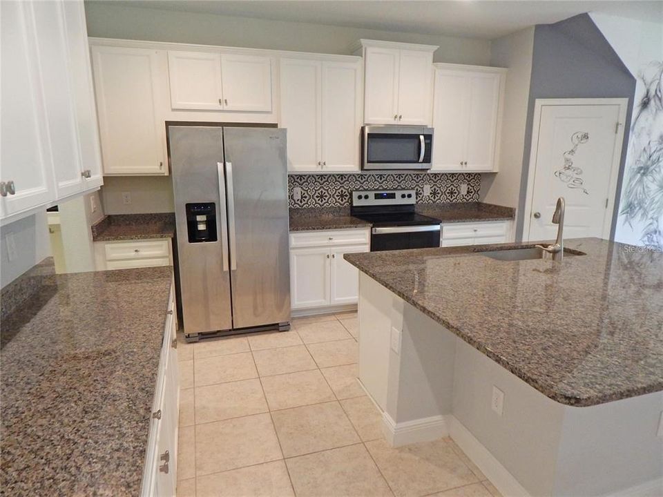 For Rent: $2,275 (3 beds, 2 baths, 1716 Square Feet)