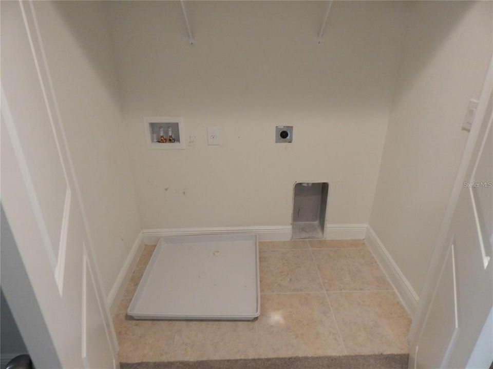 For Rent: $2,275 (3 beds, 2 baths, 1716 Square Feet)