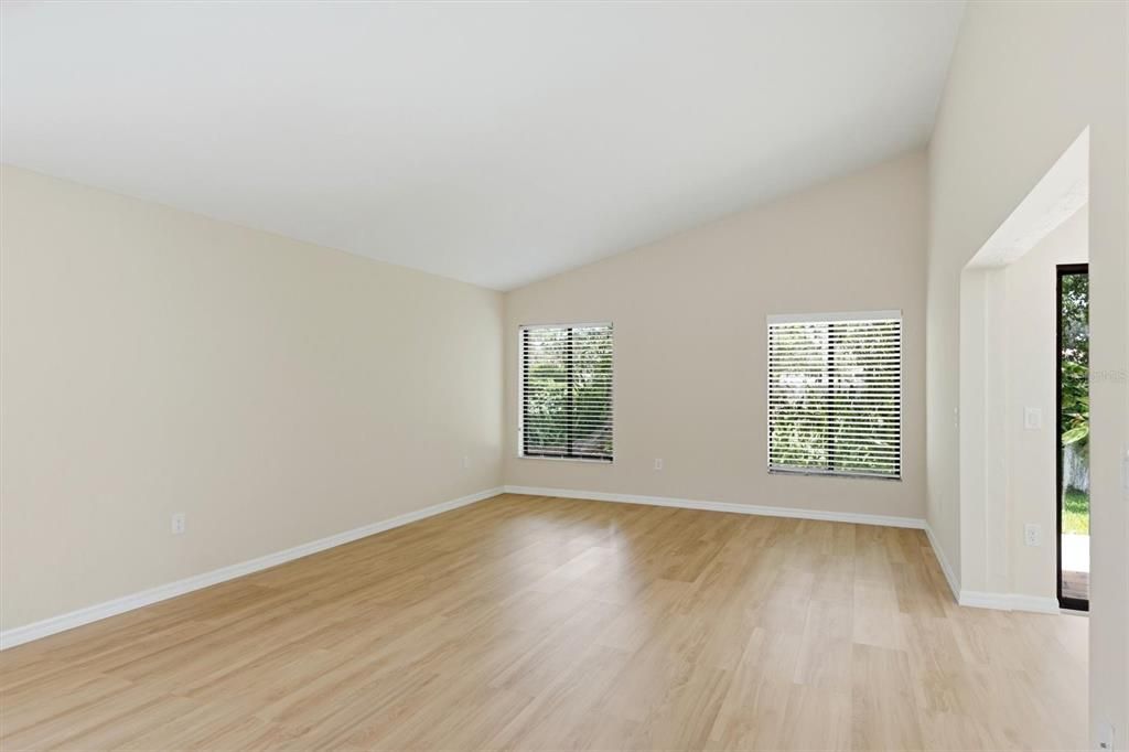 For Sale: $349,999 (3 beds, 2 baths, 1847 Square Feet)