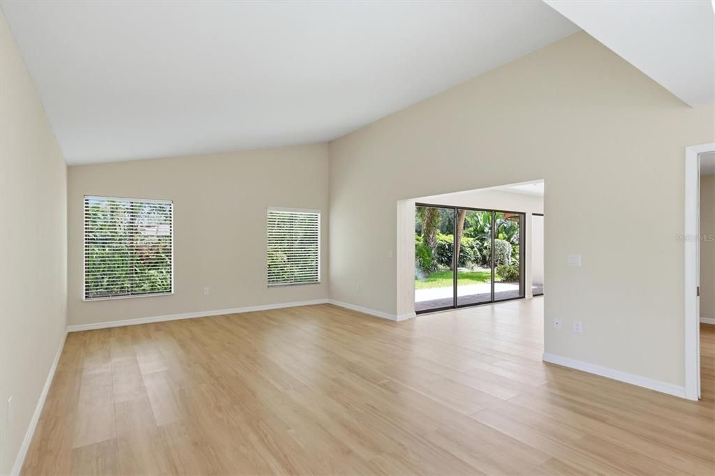 For Sale: $349,999 (3 beds, 2 baths, 1847 Square Feet)
