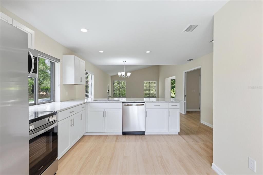 For Sale: $349,999 (3 beds, 2 baths, 1847 Square Feet)