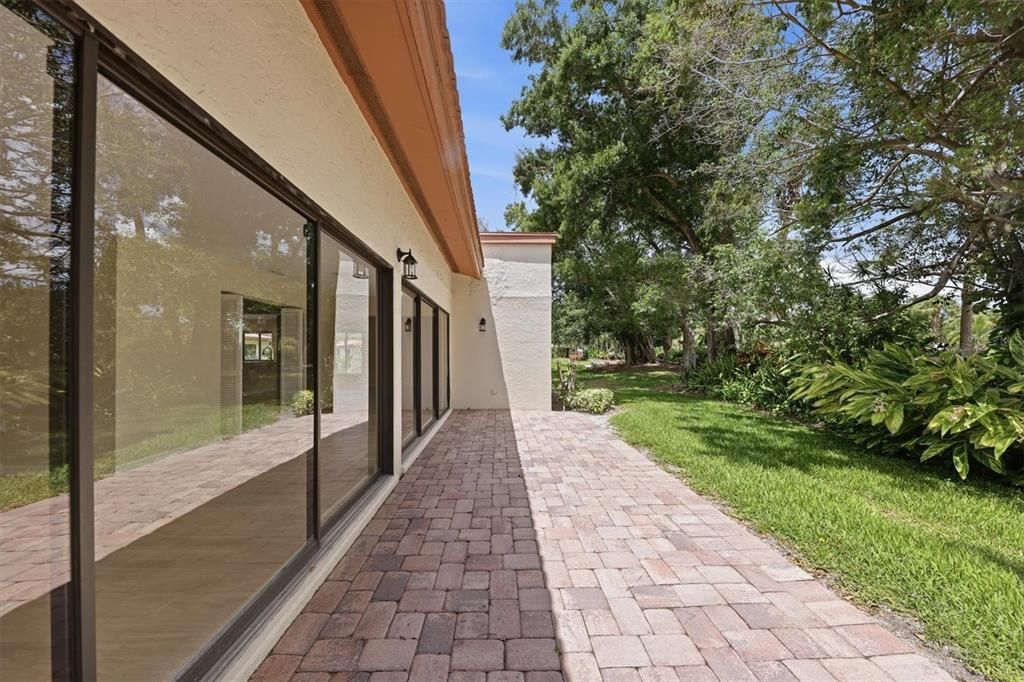 For Sale: $349,999 (3 beds, 2 baths, 1847 Square Feet)