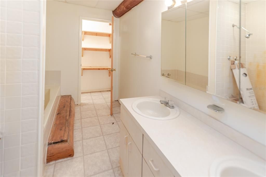 For Sale: $700,000 (3 beds, 2 baths, 2808 Square Feet)