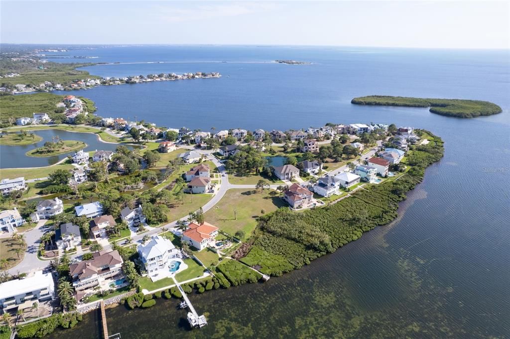 待售: $450,000 (0.58 acres)