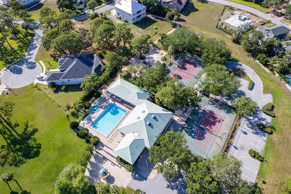 待售: $450,000 (0.58 acres)