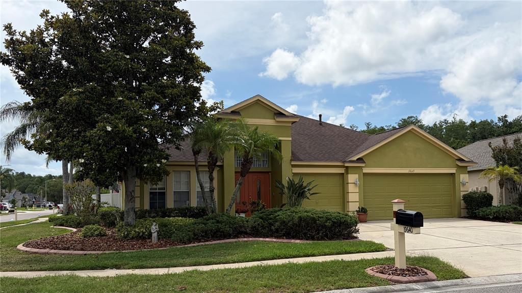 Active With Contract: $549,000 (4 beds, 3 baths, 2600 Square Feet)