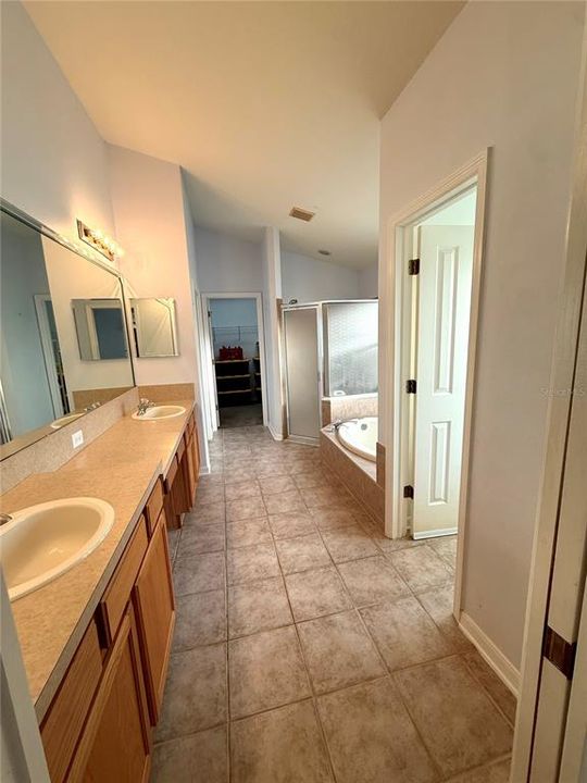 Active With Contract: $549,000 (4 beds, 3 baths, 2600 Square Feet)