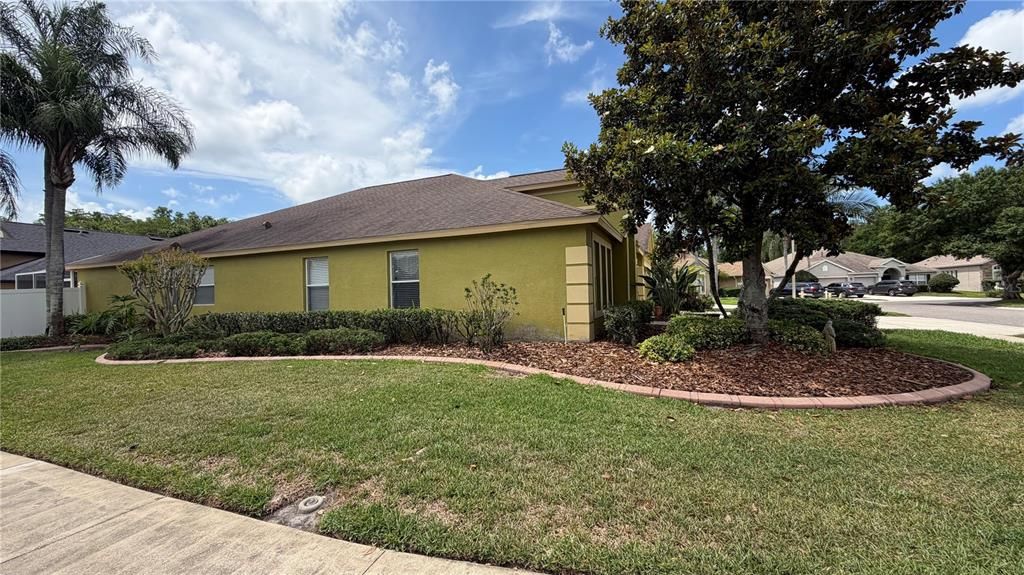 Active With Contract: $549,000 (4 beds, 3 baths, 2600 Square Feet)