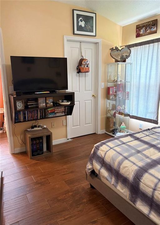 Active With Contract: $549,000 (4 beds, 3 baths, 2600 Square Feet)
