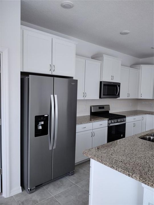 For Sale: $380,000 (4 beds, 2 baths, 1910 Square Feet)