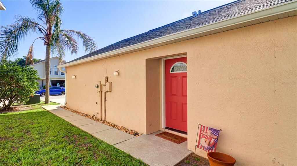 Под контрактом: $300,000 (3 спален, 2 ванн, 1303 Квадратных фут)
