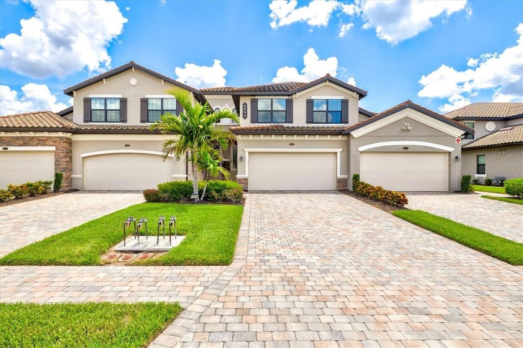 En Venta: $639,000 (3 camas, 2 baños, 2108 Pies cuadrados)