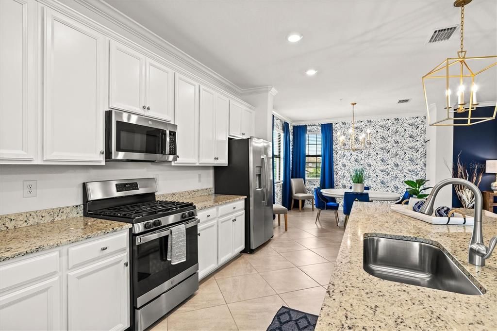 En Venta: $639,000 (3 camas, 2 baños, 2108 Pies cuadrados)