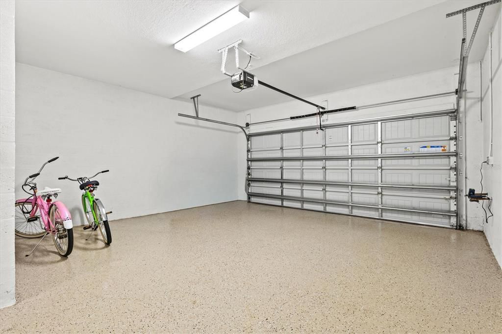 En Venta: $639,000 (3 camas, 2 baños, 2108 Pies cuadrados)