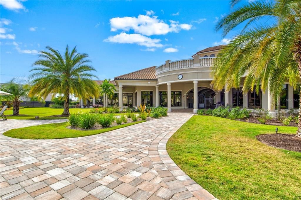 En Venta: $639,000 (3 camas, 2 baños, 2108 Pies cuadrados)