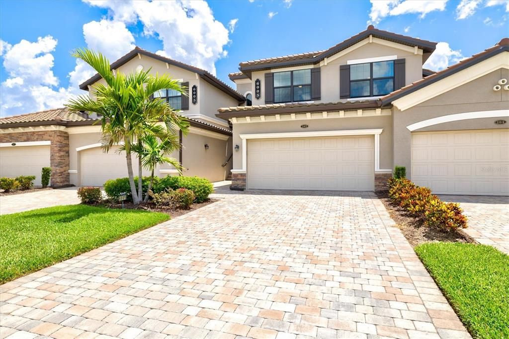 En Venta: $639,000 (3 camas, 2 baños, 2108 Pies cuadrados)