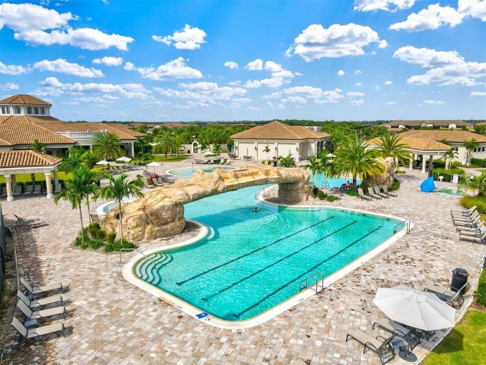 En Venta: $639,000 (3 camas, 2 baños, 2108 Pies cuadrados)