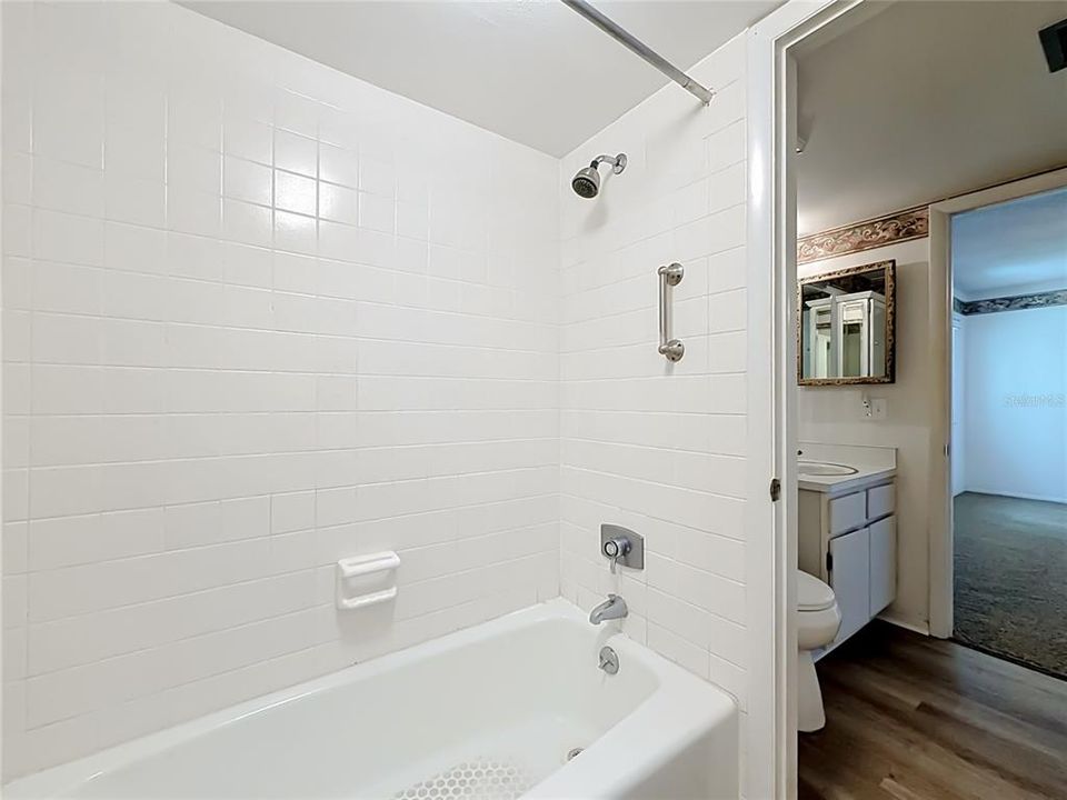 На продажу: $89,900 (2 спален, 1 ванн, 1054 Квадратных фут)