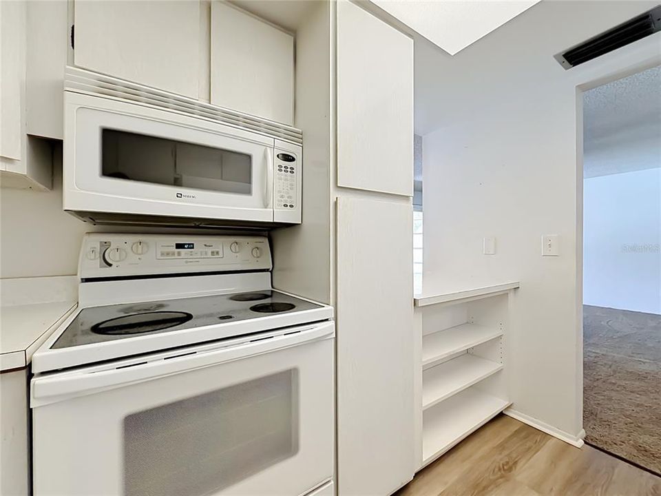 На продажу: $89,900 (2 спален, 1 ванн, 1054 Квадратных фут)