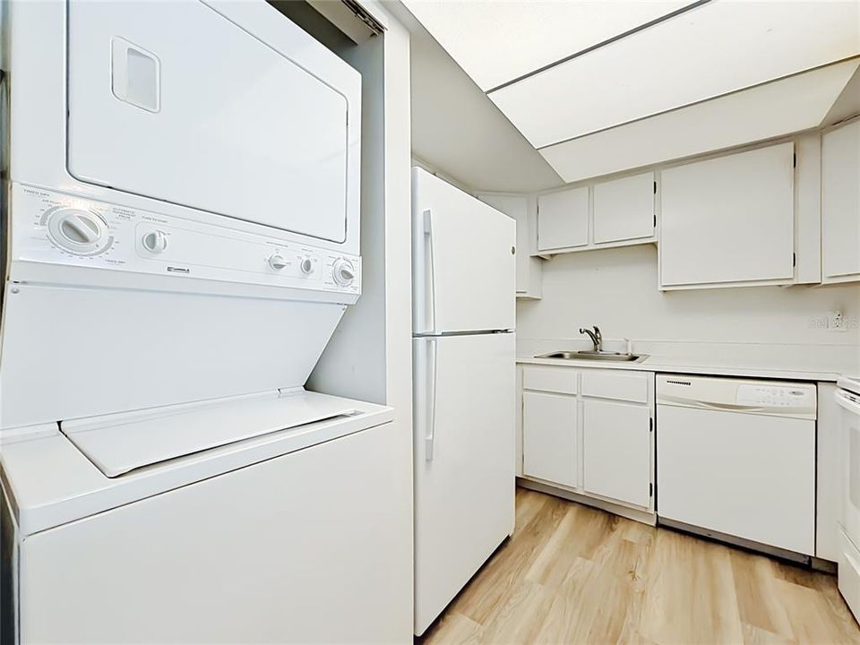 На продажу: $89,900 (2 спален, 1 ванн, 1054 Квадратных фут)