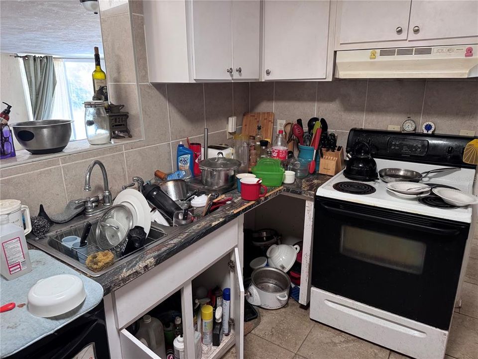 Active With Contract: $198,000 (3 beds, 2 baths, 1252 Square Feet)