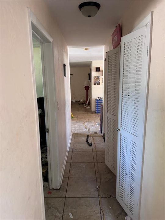 Active With Contract: $198,000 (3 beds, 2 baths, 1252 Square Feet)