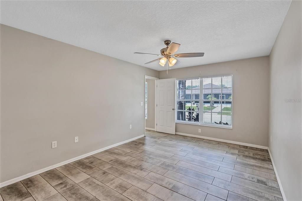 For Sale: $320,000 (3 beds, 2 baths, 1371 Square Feet)