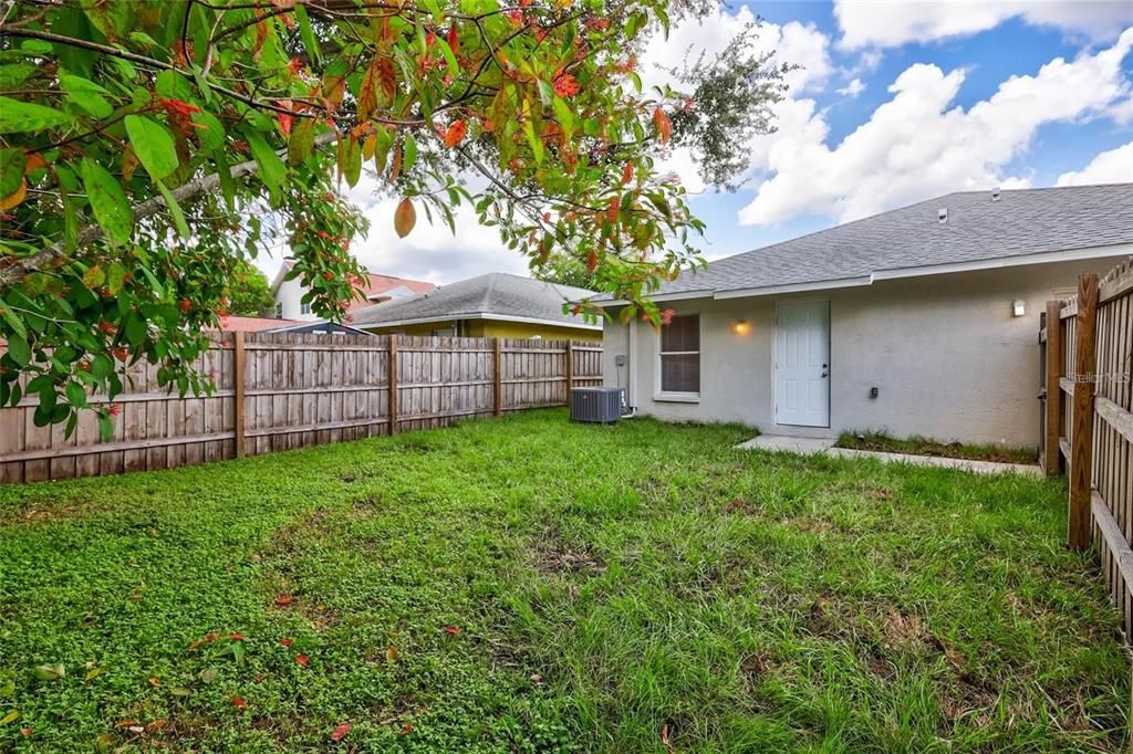 For Sale: $320,000 (3 beds, 2 baths, 1371 Square Feet)
