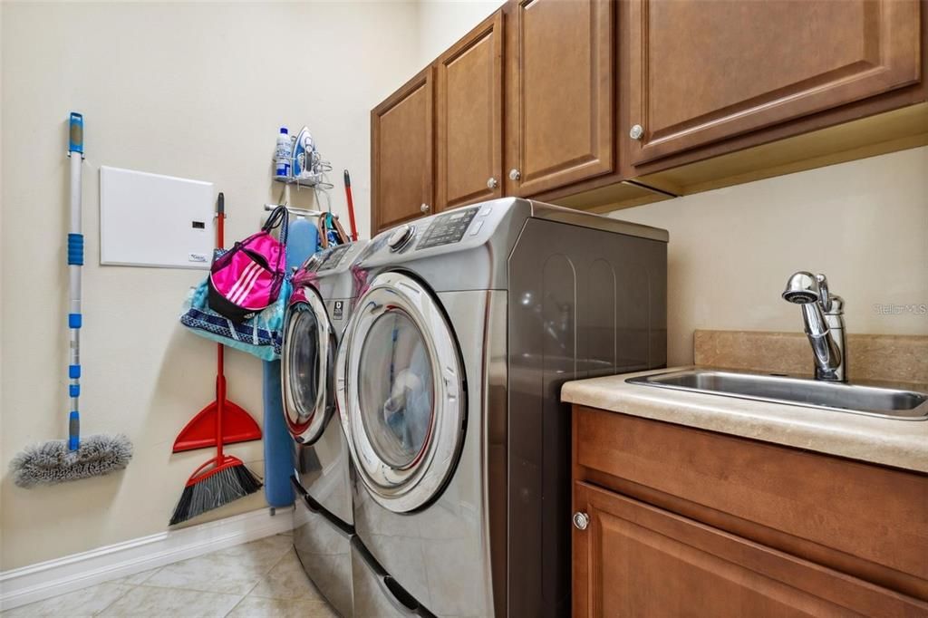 For Sale: $395,000 (3 beds, 2 baths, 2058 Square Feet)