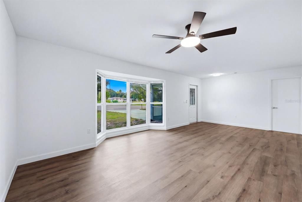 Active With Contract: $399,000 (4 beds, 2 baths, 1798 Square Feet)