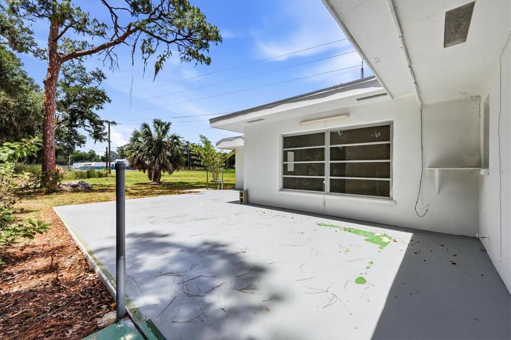 Active With Contract: $399,000 (4 beds, 2 baths, 1798 Square Feet)