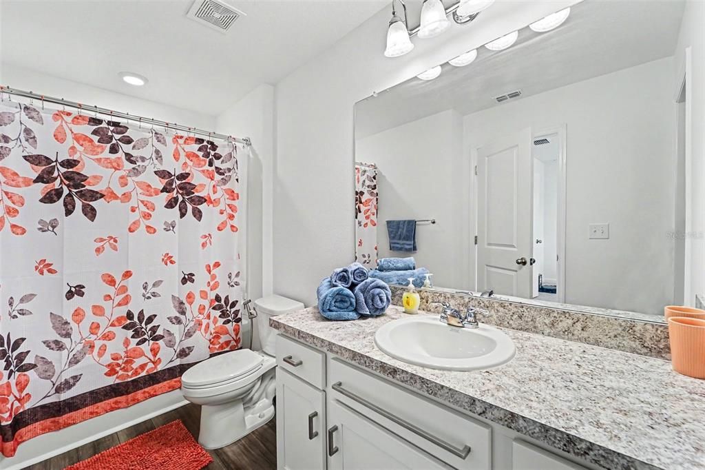 For Rent: $2,099 (3 beds, 2 baths, 1386 Square Feet)
