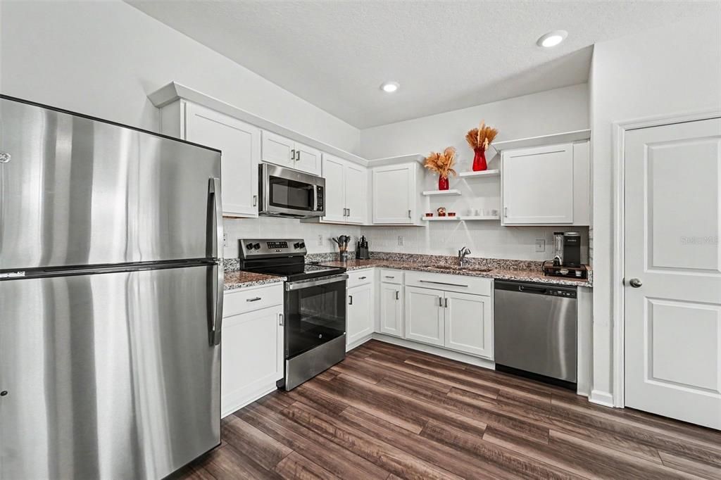 For Rent: $2,099 (3 beds, 2 baths, 1386 Square Feet)