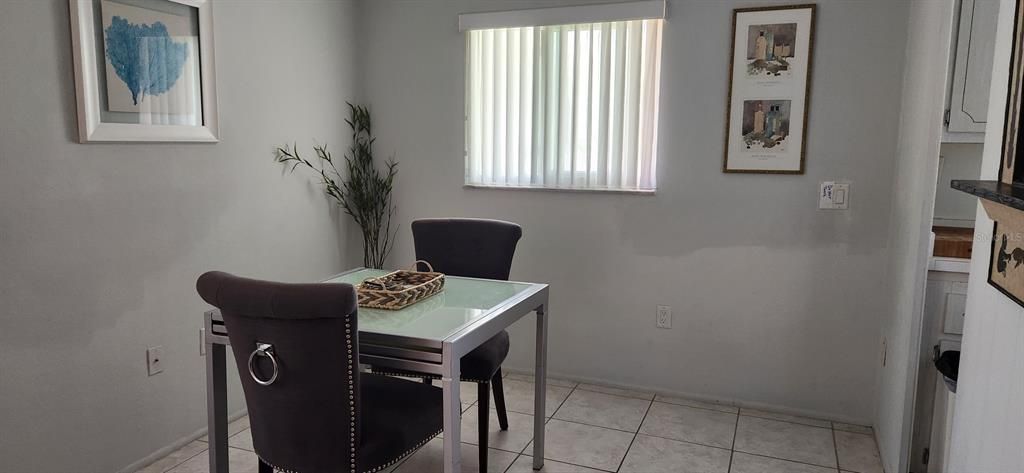For Rent: $2,200 (2 beds, 1 baths, 859 Square Feet)