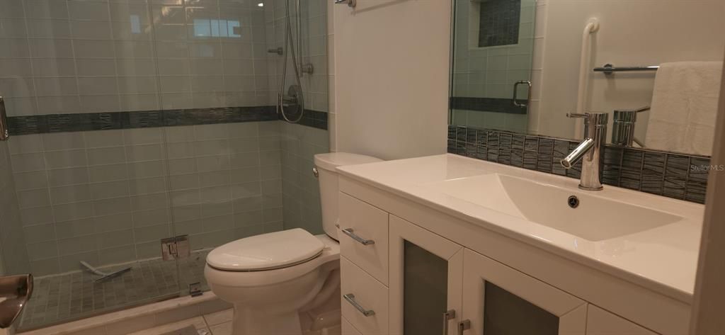For Rent: $2,200 (2 beds, 1 baths, 859 Square Feet)