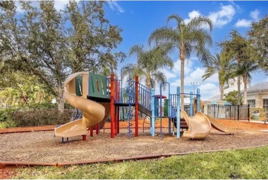 На продажу: $324,995 (3 спален, 3 ванн, 1440 Квадратных фут)
