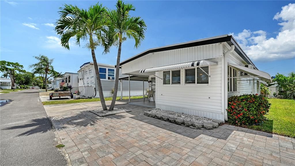 For Sale: $199,900 (2 beds, 1 baths, 830 Square Feet)