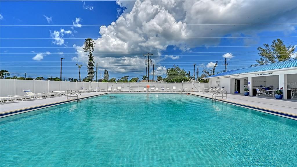 For Sale: $199,900 (2 beds, 1 baths, 830 Square Feet)