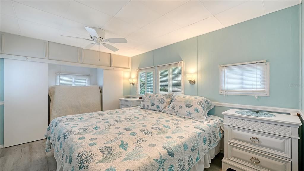 For Sale: $199,900 (2 beds, 1 baths, 830 Square Feet)