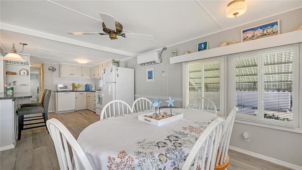 For Sale: $199,900 (2 beds, 1 baths, 830 Square Feet)