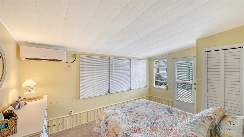 For Sale: $199,900 (2 beds, 1 baths, 830 Square Feet)